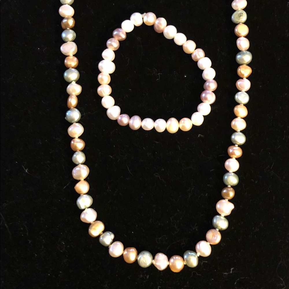 Fresh water pearl necklace and bracelet